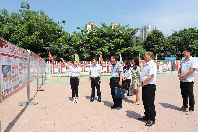 參觀黨建文化展示區(qū)（修）.jpg